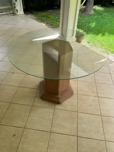 Mesa Redonda De Vidro Com Base Em Pedestal