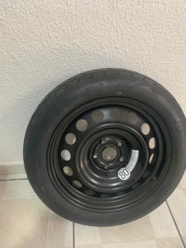Estepe fininho novo original Corolla de 5 furo zona leste ZAP *