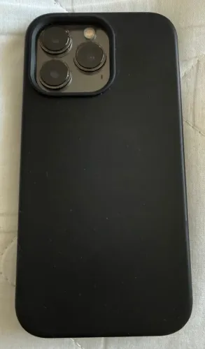 iPhone 13 Pro, com 256 g seminovo. 