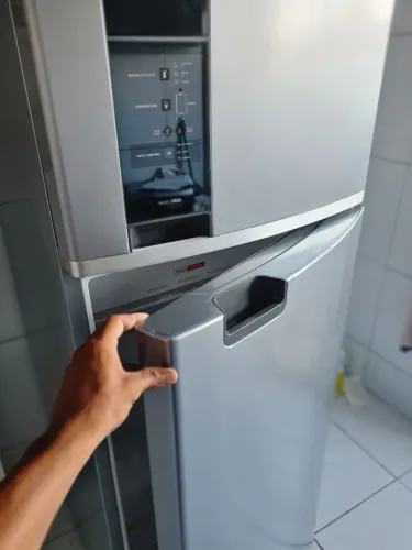 Envelopamento geladeira cor inox