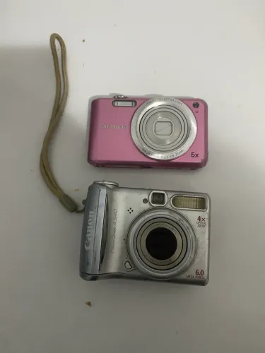 Duas câmeras digitais cânon e Samsung
