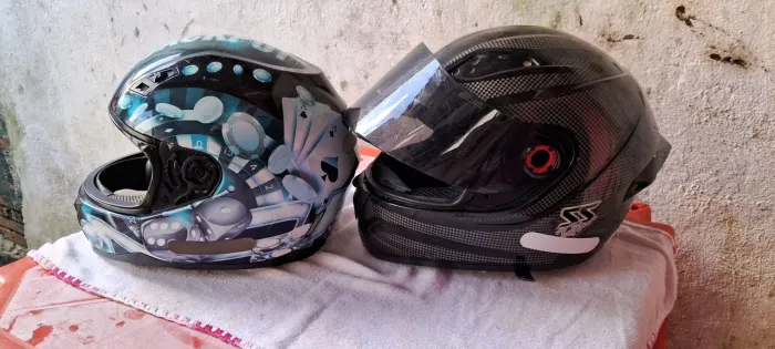 Vendo 2 capacete norisk e u. Mixs .cidade nova 