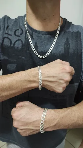 Correntes e pulseiras