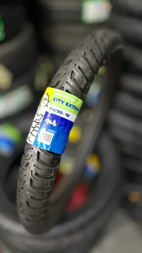 01 pneu traseiro 90/90/18 michelin