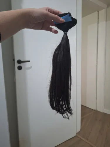 Cabelo humano na fita adesiva