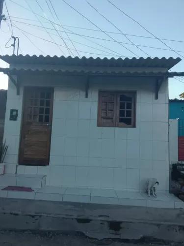 CASA À VENDA COM 2 QUARTOS E VISTA PARA A PRAIA - 5 MINUTOS DA PRAIA DE PONTAL DA BARRA