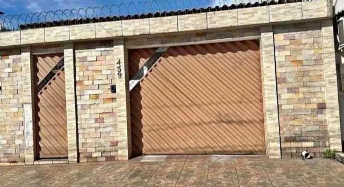 VENDO ESSA CASA NO ALEIXO - PRÓXIMO A CIDADE DA CRIANÇA