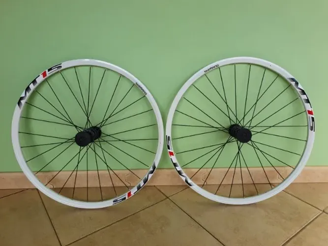 Par de Aros Shimano modelo MT15 (pneus inclusos) 