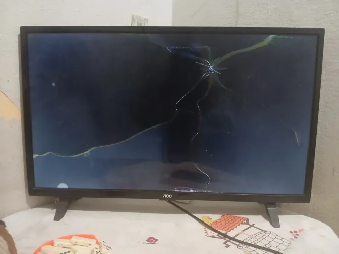 Televisão aoc 32 defeito na display