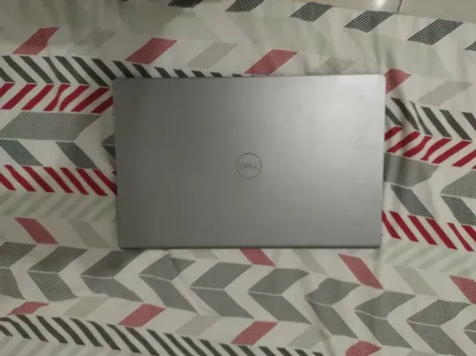 Dell Vostro 3520 (12GB de RAM 240GB de SSD)