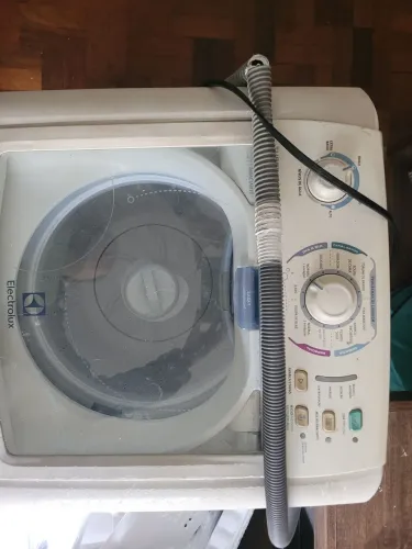Máquina de lavar Electrolux com defeito<br><br>Para conserto ou retirada de peças