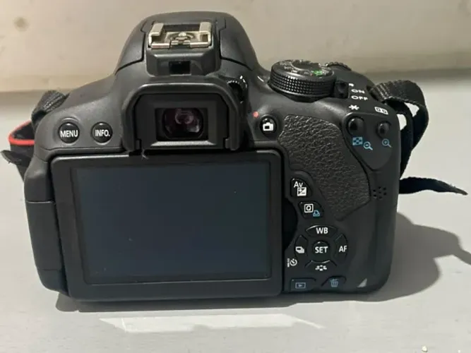 Canon EOS Rebel T5i com lente 50mm (Apenas 14k Cliques!)