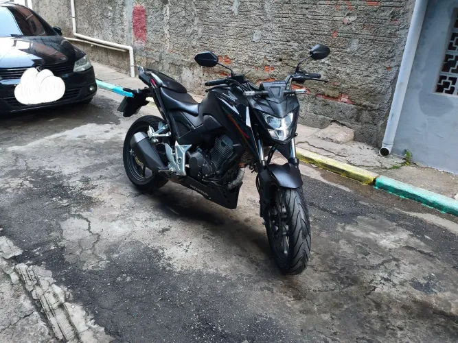 CB 300f Twister CBS
