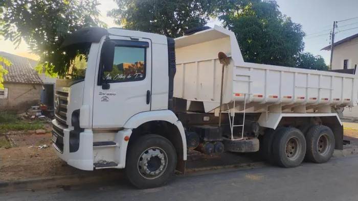 Vende-se caçamba super conservada.
