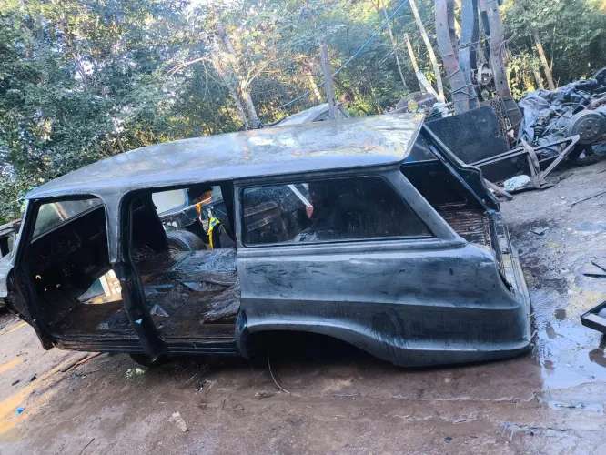 lataria veraneio em bom estado