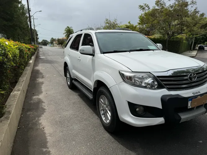 Toyota Hilux SW4 SR 4X2 2.7/ 2.7 Flex 16V Aut. 2013