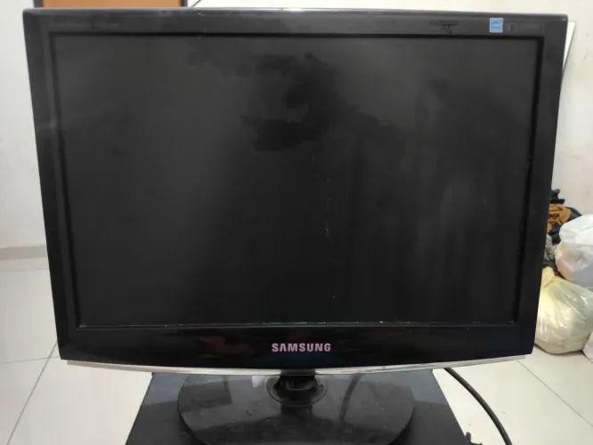 Monitor Samsung SyncMaster 733NW (leia descrição)