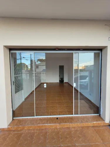Aluga-se sala comercial 16m² no Xaxim próximo a linha verde