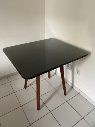 Mesa com tampo de vidro