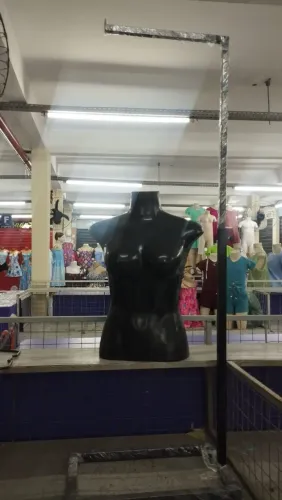 VENDO CABIDES 2 MANEQUINS E UMA ARARA NOVOS