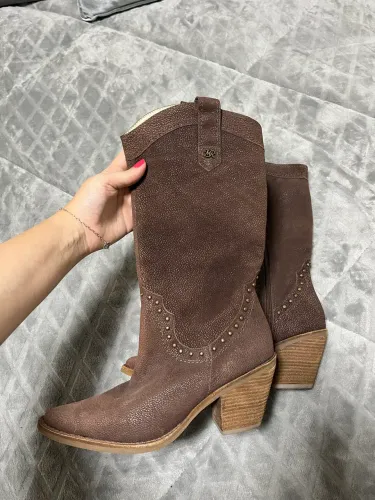 Bota marrom Morena Rosa