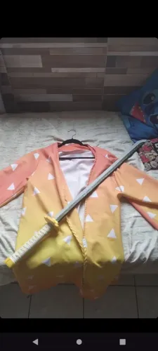 Vendo manto e espada do zenitsu