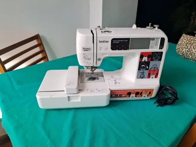 Máquina De Bordado BROTHER Autovolt - PE540D Área 10x10cm 