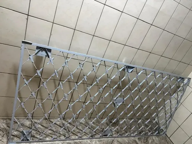 Grade de ferro com pintura azul