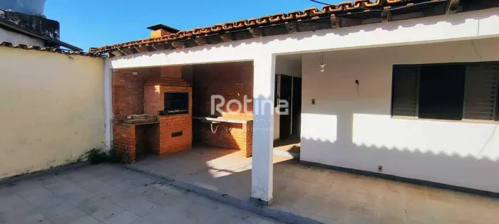 Casa Residencial com 3 Quartos (1 Suíte) + Varanda Gourmet em Uberlândia/MG