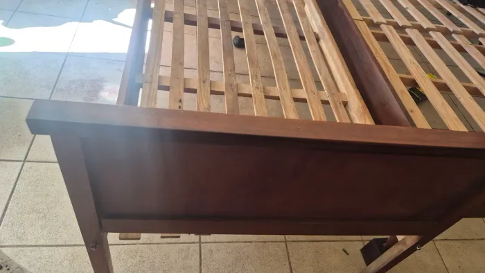 Cama solteiro embuia