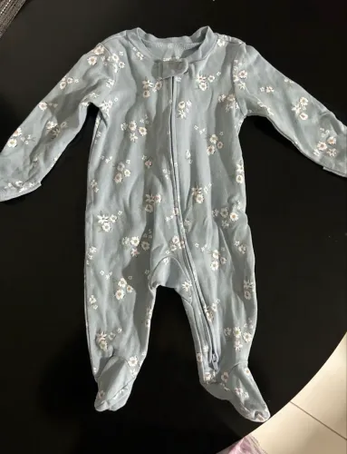 Macacão carters semi novo 3 meses 
