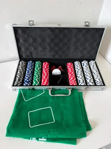 Kit Poker Completo 300 Fichas Numeradas + Maleta de Alumínio, Dados e Toalha de Feltro