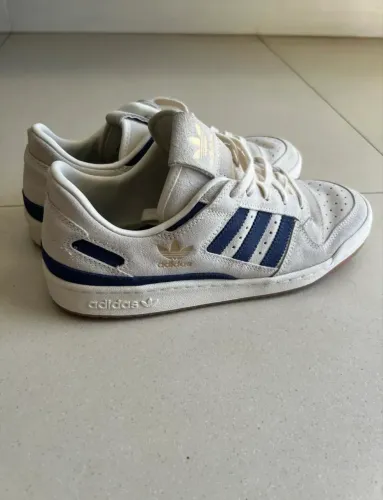 Tênis Adidas 