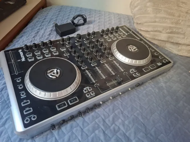CONTROLADORA NUMARK N4 - COM DEFEITO