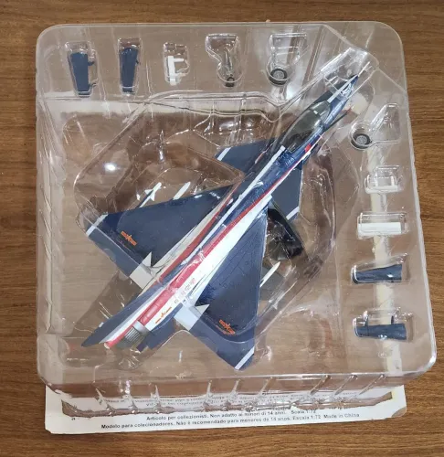Miniatura Avião a Jato China Chengdu J10 Planeta DeAgostini Altaya Escala 1/72