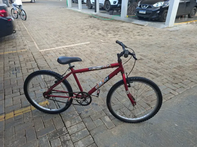 Bicicleta-precisa de ajustes (encher pneu-lubrificar)
