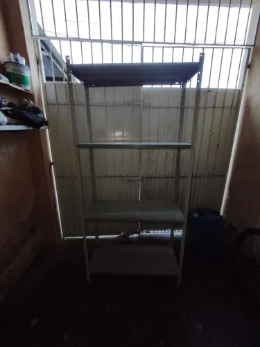 Estante de aço
