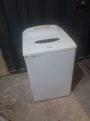 Vendo máquina de lavar Brastemp 7kg funcionando perfeitamente por 250 reais entrego 