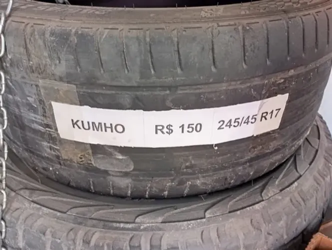 2 pneus Kumho 245/45 R17 em ótimo estado