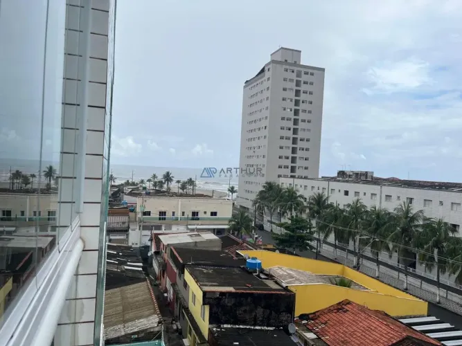 Apartamento mobiliado no Bairro Mirim a 250 metros da praia com lazer completo