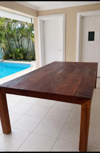 Mesa rústica com 10 cadeiras 