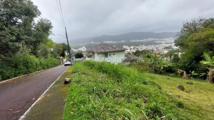 Imóvel para venda tem 934 metros quadrados em Trindade - Florianópolis - SC