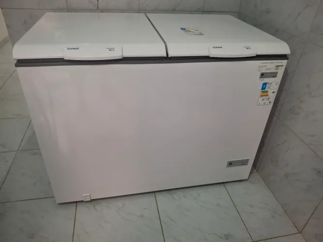 Estou vendendo essa freezer por r$ 2.500 Ainda está na garantia