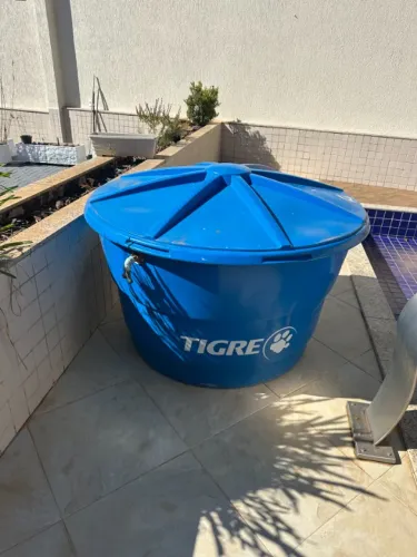Caixa D ?água de Polietileno 1000 Litros Com Tampa