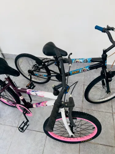 2 Bicicletas Infantis - Avengers + Barbie | Ótimo Estado | R$700