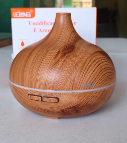 Umidificador de Ar e Aromatizador Lelong (Tipo Madeira) com LED
