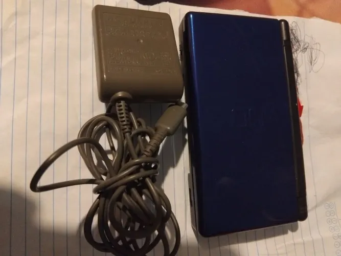 Nintendo ds lite usado com vários jogos.