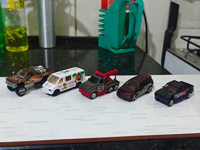 Kit miniaturas utilitários Hotwheels / maisto