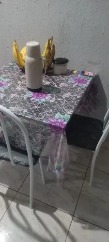 Vendo mesa de 4 cadeiras