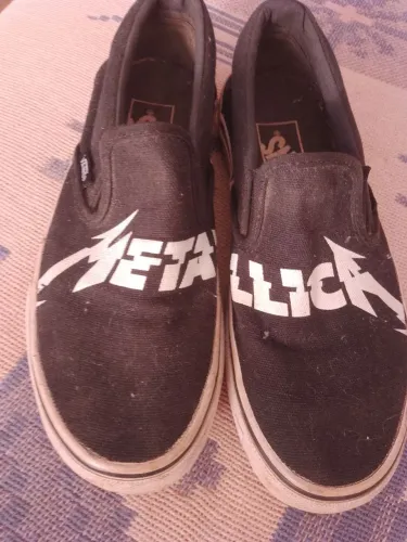 Tênis Metallica número 33/34
